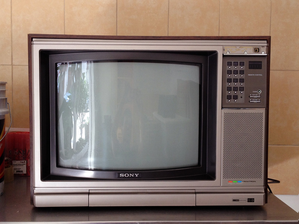 Тв 1980 года. Sony Trinitron TV 1985. Sony Trinitron 1980s. Sony Trinitron 90s. Sony Trinitron 1980.